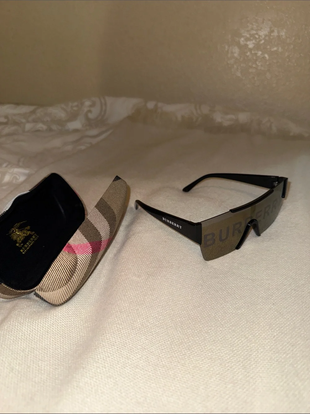 Sunglasses with gold hue and Black with Logo Visor